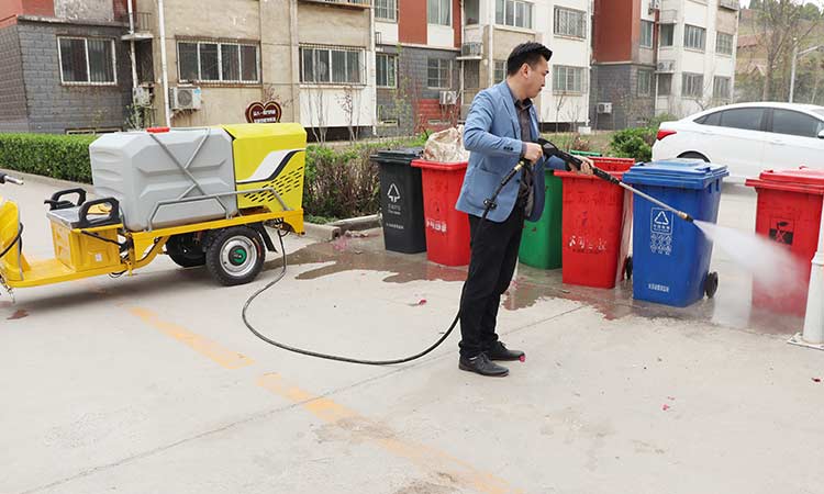 電動(dòng)小型高壓清洗車(chē)