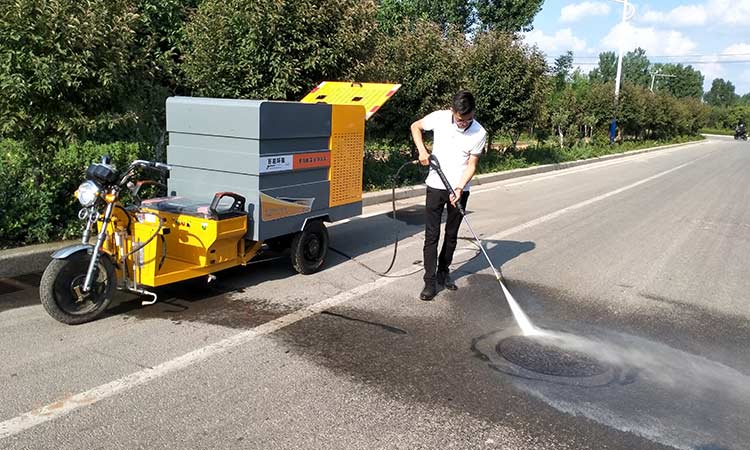 電動(dòng)小型高壓清洗車(chē)