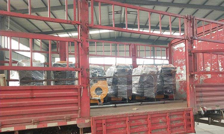 秋風(fēng)掃落葉，環(huán)衛(wèi)很辛苦，小型吸葉機(jī)神助攻