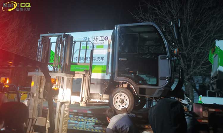深圳環(huán)衛(wèi)公司電動(dòng)高壓清洗車(chē)發(fā)車(chē)現(xiàn)場(chǎng)