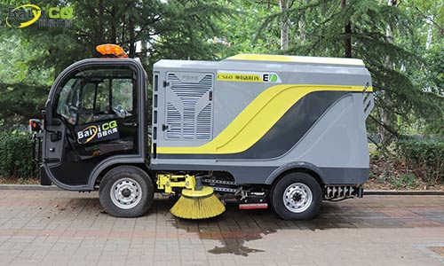 小型道路洗掃車，“變干掃，為洗掃”創(chuàng)新環(huán)衛(wèi)