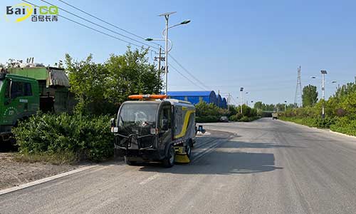 小型道路洗掃車，道路清潔高效無揚塵