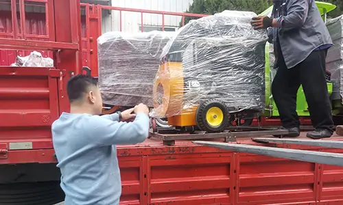 某環(huán)衛(wèi)定制的高壓清洗車，吸葉機(jī)正在裝車準(zhǔn)備發(fā)貨