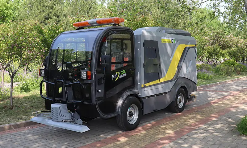 人行道輔道如何深度清洗？小型深度清潔車的實際使用效果怎么樣？