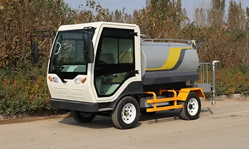 如何解決環(huán)衛(wèi)車輛無法進入小區(qū)消毒抑塵的問題？今天，介紹一款可解決此問題的小型灑水抑塵車！