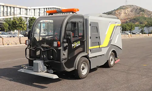 純電動深度清潔車冬季路面清潔不殘留污水，不會導(dǎo)致路面結(jié)冰