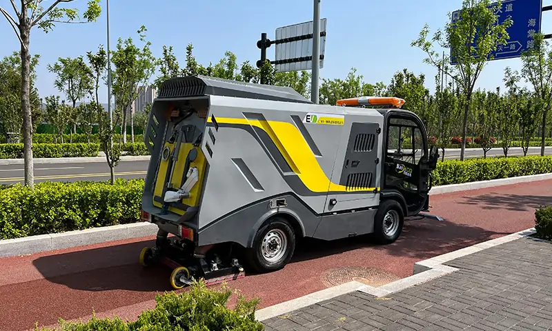 純電動深度清潔車，三級道路路面本色還原！清潔效果好，保持時間長！