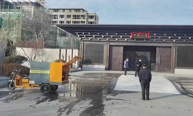 多功能高壓沖洗車助力山東某環(huán)衛(wèi)，用于路面清洗養(yǎng)護，景區(qū)道路沖洗！