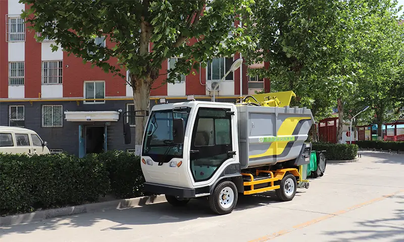 忘了汽油版本環(huán)衛(wèi)車吧！這款純電動(dòng)后裝式垃圾清運(yùn)車，可解決眾多垃圾轉(zhuǎn)運(yùn)難題！