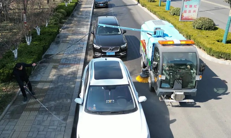 純電動洗掃車展神通，狹窄路段地面清潔洗掃有奇效！