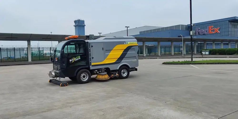 機(jī)場洗掃車_電動洗掃車_環(huán)衛(wèi)洗掃車_機(jī)場道路洗掃車