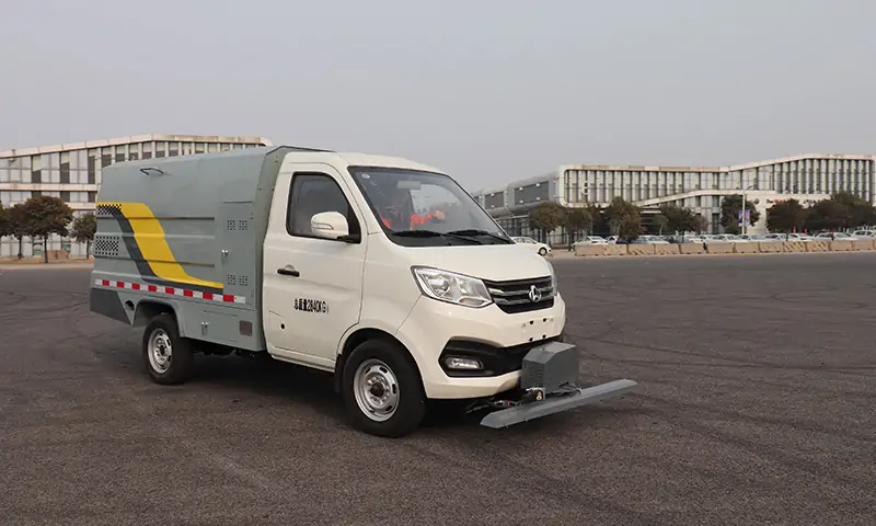 新品上市！新能源純電動道路養(yǎng)護車亮相！長安底盤可上牌，駕駛舒適，操作簡單！