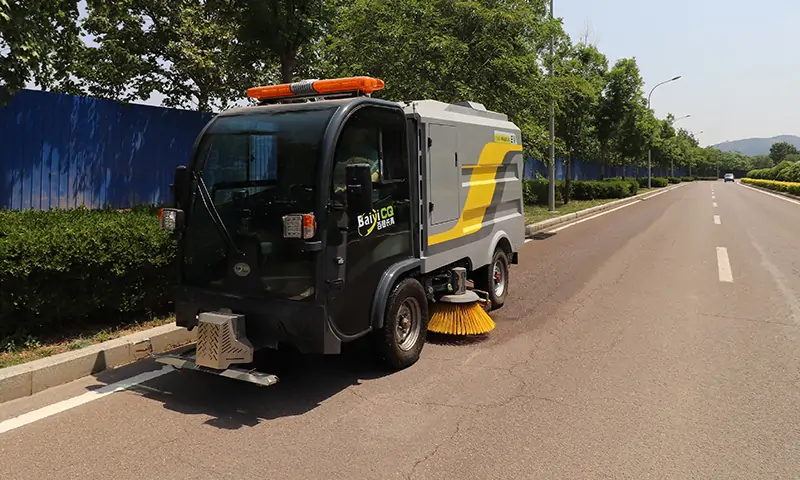 機場 廠區(qū) 園林 物業(yè)地面洗掃問題，一車解決！見證純電動洗掃車的洗掃魅力吧！