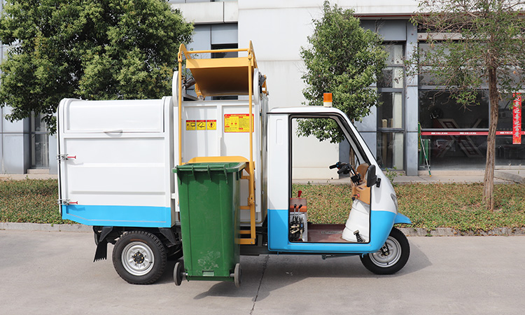 側(cè)裝式垃圾清運車BY-L25