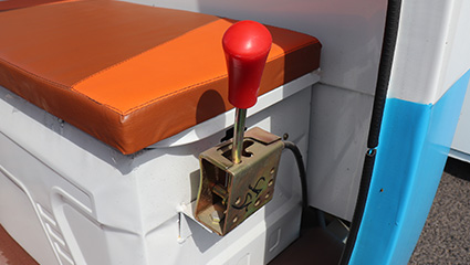 側(cè)裝式垃圾清運車BY-L25車輛配置