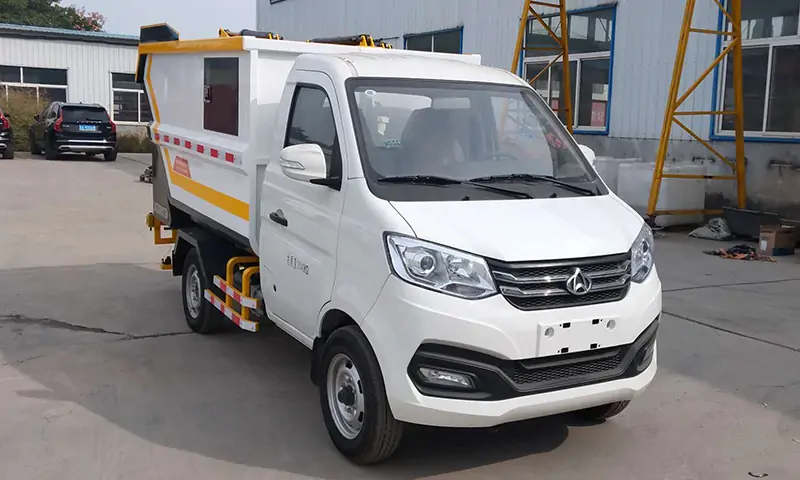 可上牌純電動垃圾清運車，后裝垃圾形式，環(huán)保高效，創(chuàng)新回收！