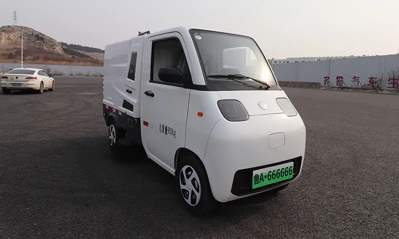 小型純電動洗掃車：城市清潔新利器,功能多樣，應用廣泛