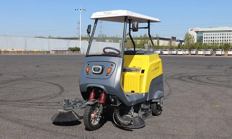 純電動清掃車發(fā)貨：助力城市環(huán)境衛(wèi)生建設(shè)
