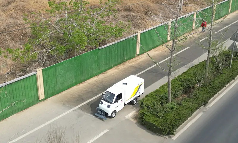 智能化與環(huán)保并行：新能源路面養(yǎng)護車的城市清潔新革命