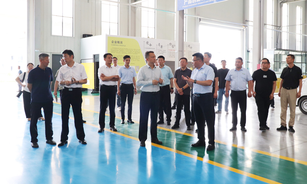 熱烈歡迎區(qū)委書記肖輝、區(qū)委常委辦公室主任劉興文、副區(qū)長趙魯及各相關(guān)部門領(lǐng)導(dǎo)蒞臨我司調(diào)研指導(dǎo)！