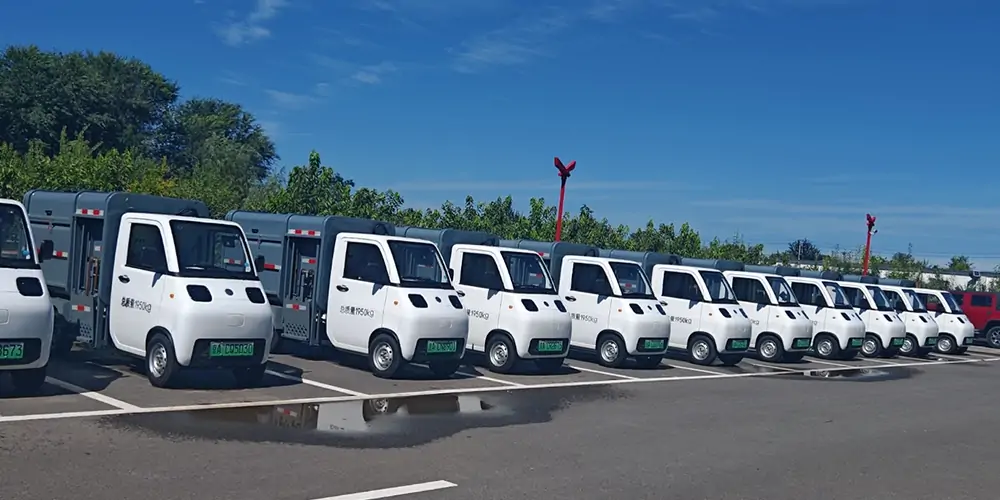 新能源側(cè)裝垃圾車，側(cè)裝式垃圾車，垃圾車，小型垃圾車