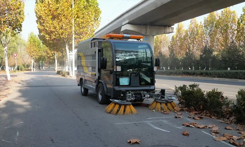 純電動(dòng)樹葉收集車：高效環(huán)保的秋季環(huán)衛(wèi)利器