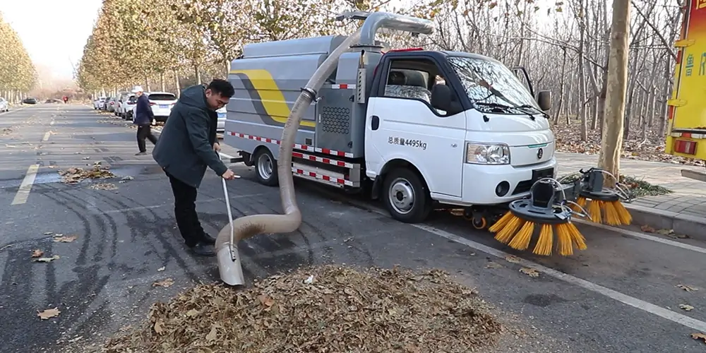 純電動樹葉收集車，樹葉收集車，落葉收集車，吸葉機(jī)